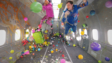 Първи музикален клип, заснет в безтегловност