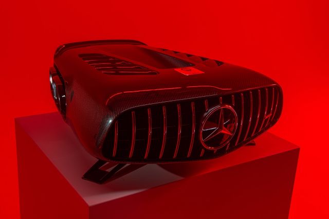 Аудио система във формата на предна решетка е най-новият аксесоар на Mercedes