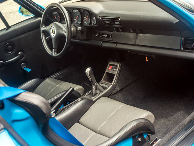 Това синьо Porsche е най-скъпата кола на немската марка