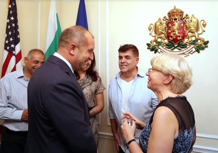 Радев призова сънародниците ни в САЩ да се върнат в България