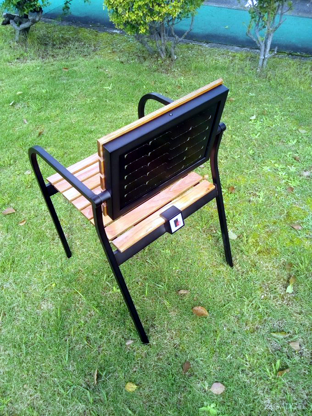 Кресло със слънчеви панели