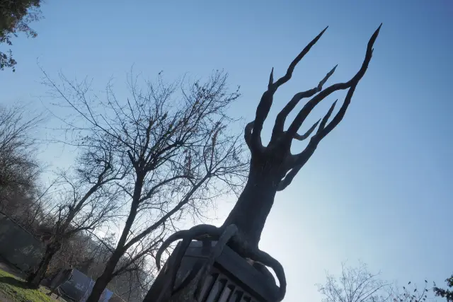 21 декември 2001 г. Седем деца са стъпкани в дискотека 