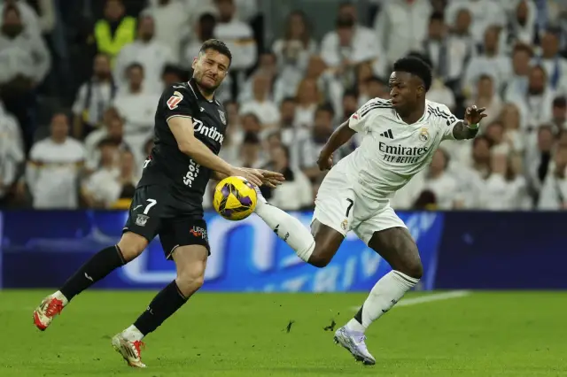 Реал Мадрид се изтеза, само че реализира значима победа в Ла Лига