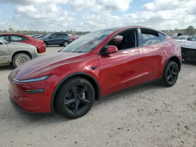 Вече се появи първата ударена Tesla Model Y Juniper за продажба