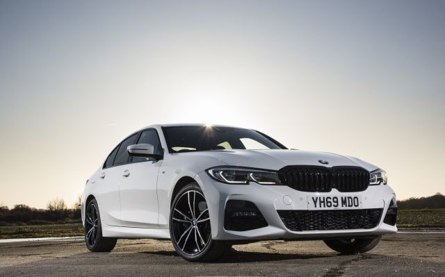 BMW поощрява карането на ток с безплатно зареждане