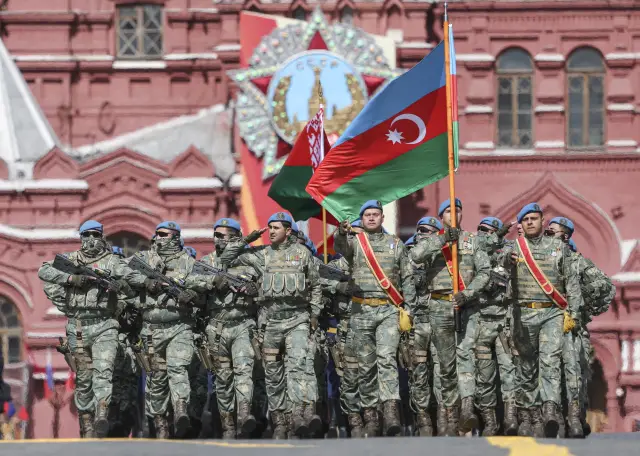  10 000 бойци маршируваха на Червения площад пред специфичен посетител от Далечния изток, Тръмп заплаши Путин 
