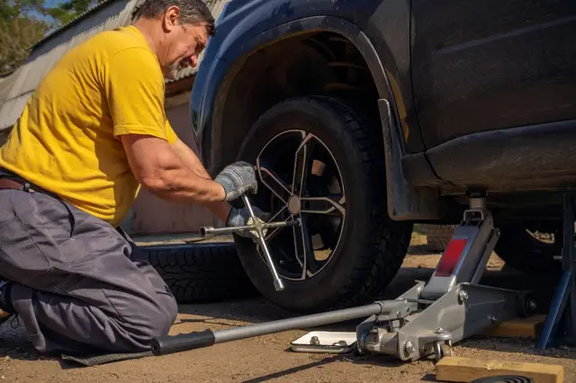 Six tips on how to change your car tires yourself 