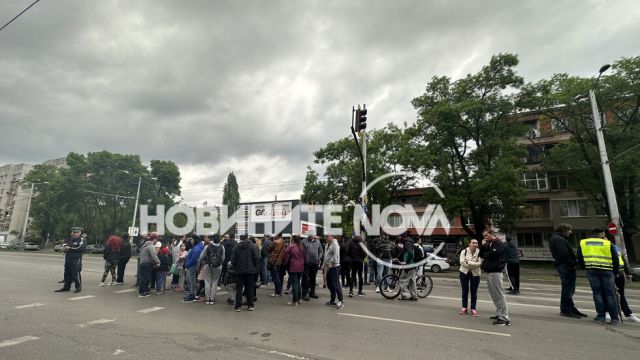 След кървавата катастрофа протест затвори бул. "Сливница" СНИМКИ - 5