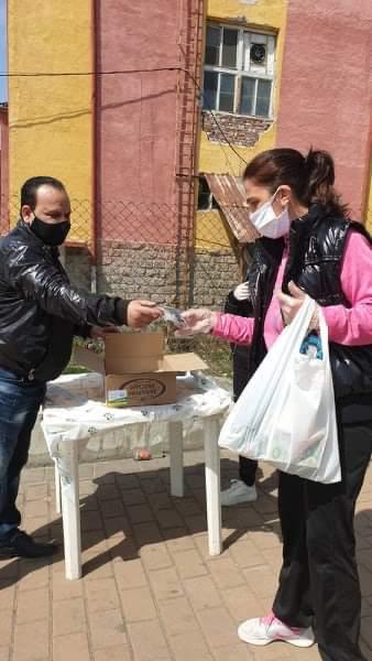 НФСБ с дарение за лекарите и жителите на Дупница, в Котел помагат като доброволци