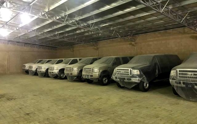  Откриха 10 чисто нови супервсъдехода Ford Excursion 