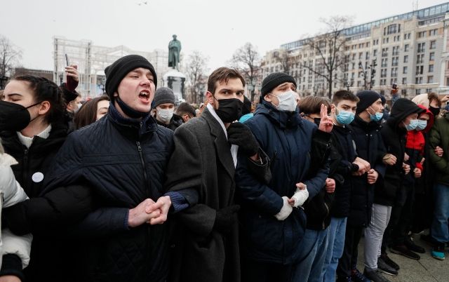 Руската полиция пребива и арестува протестиращи