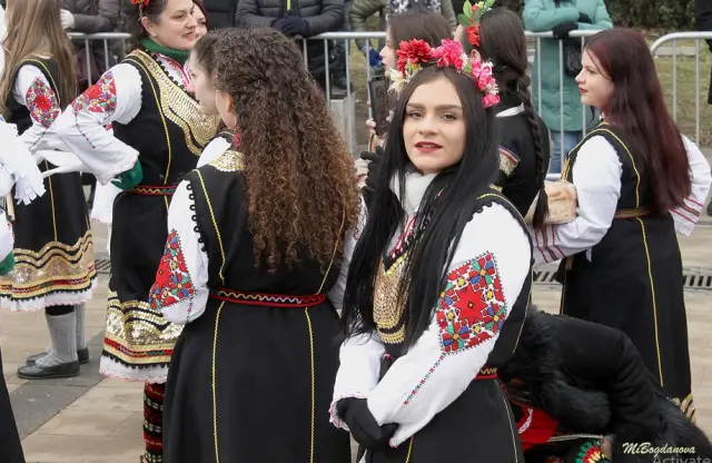 Най-добрите групи на Сурва 2026 ще дефилират през днешния ден (СНИМКИ)