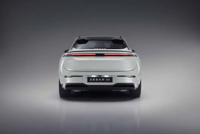 Това стилно комби е най-бързо зареждащият се електромобил, ще се продава и в България