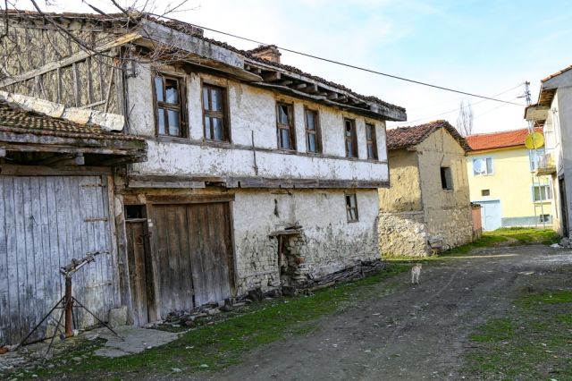 Никой не смее да влезе в изоставено турско село заради ... 