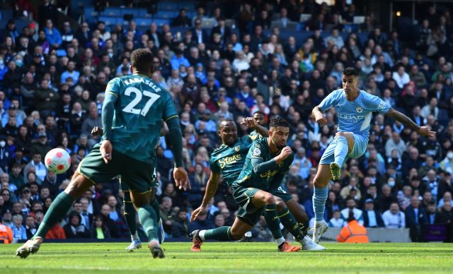  Манчестър Сити усили преднината си на върха пред Ливърпул след 5:1 против Уотфорд 