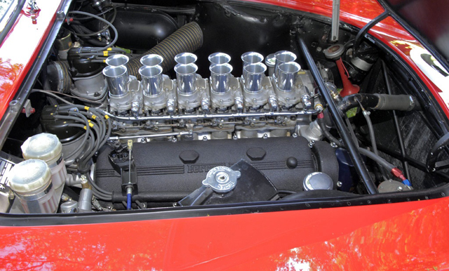 Едно Ferrari с предноразположен мотор