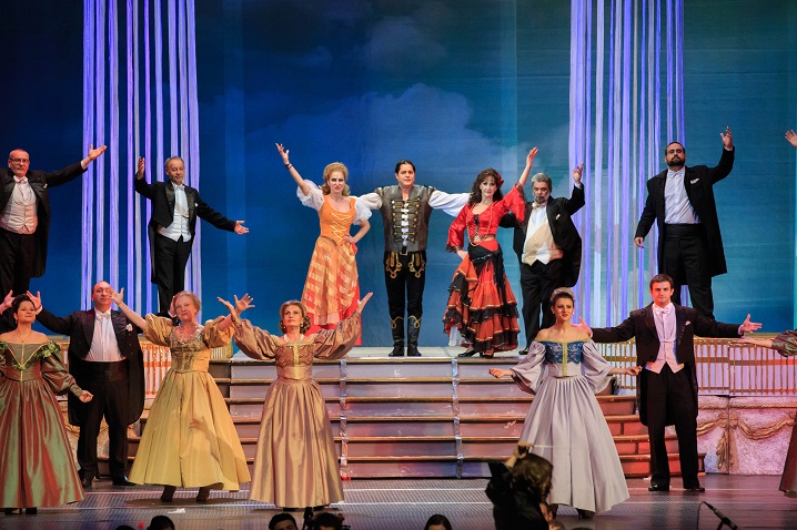 „Новогодишен оперетен бал“ пожъна огромен успех в НДК (снимки)