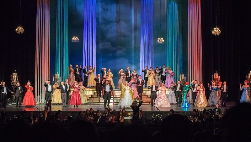 „Новогодишен оперетен бал“ пожъна огромен успех в НДК (снимки)