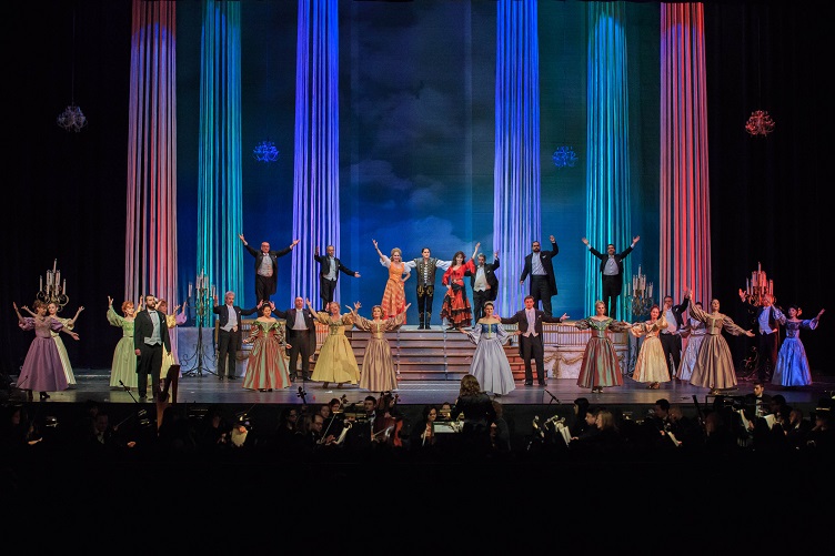 „Новогодишен оперетен бал“ пожъна огромен успех в НДК (снимки)