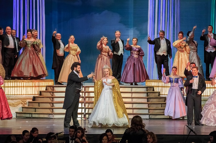 „Новогодишен оперетен бал“ пожъна огромен успех в НДК (снимки)