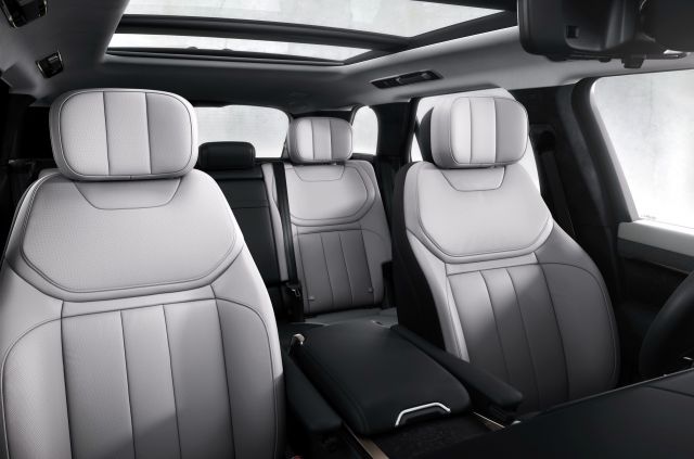 Range Rover Sport дебютира с 530 конски сили и множество изненади