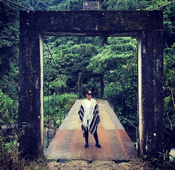 Салма Хайек хвърли дрехи и се отзова на зова на дивото