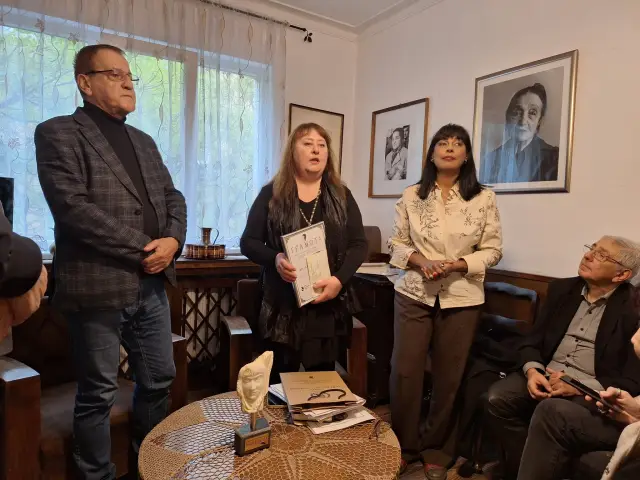 Стихотворение на Ваня Петкова изписаха на стената в читалището на с. Бяла Река