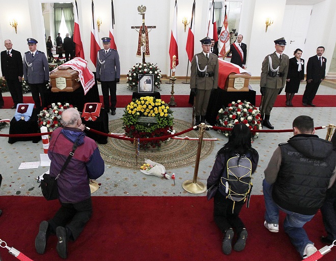 Започна ексхумацията на останките на Лех Качински