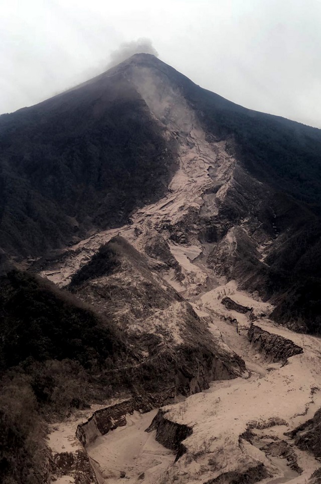 Гватемала потъна в траур (ВИДЕО+СНИМКИ)