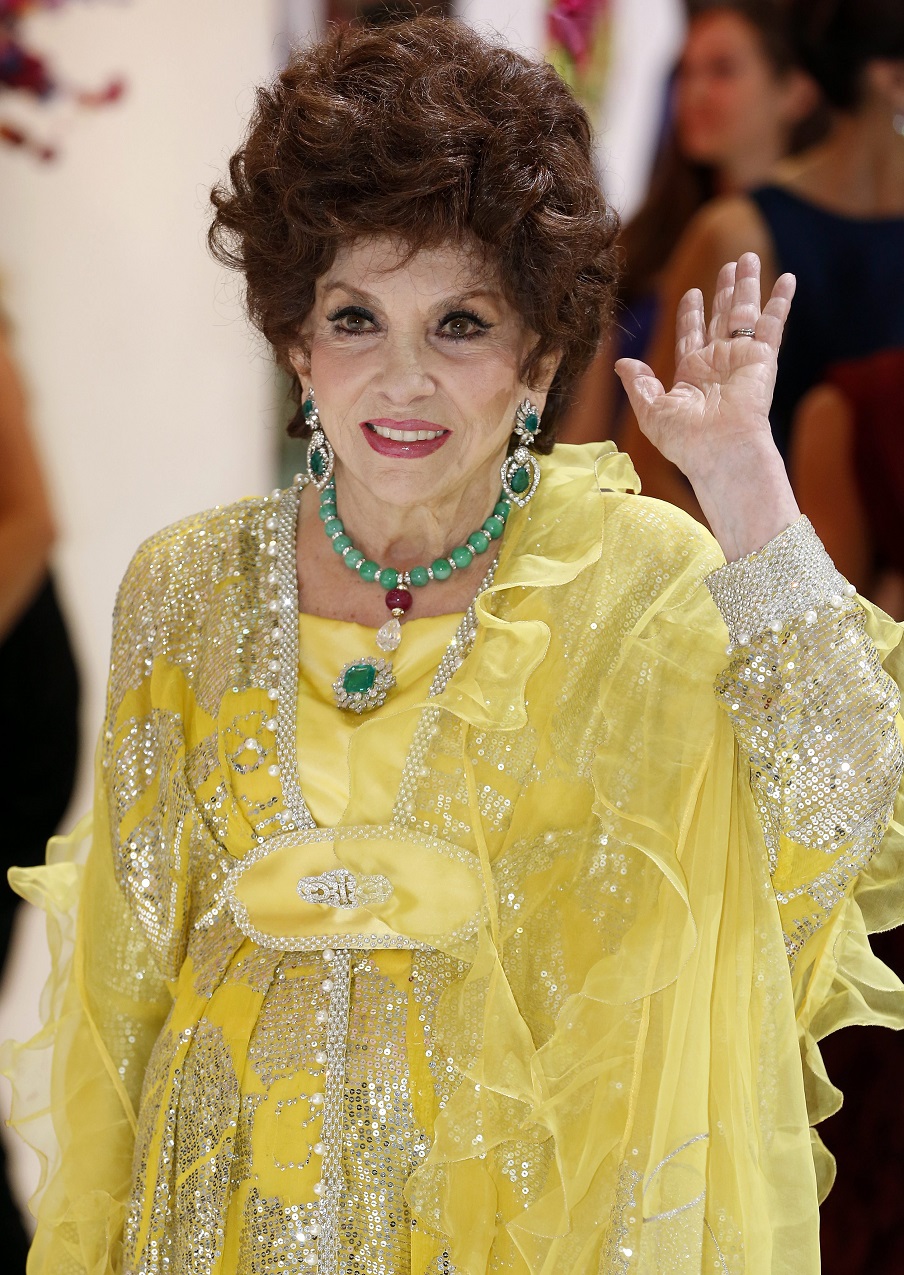 "Най-красивата жена на света" навършва 92 години (СНИМКИ+ВИДЕО)
