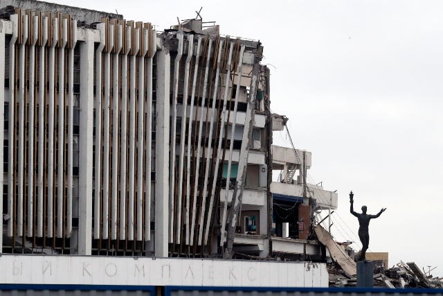 Падна покривът на спортен комплекс в Русия