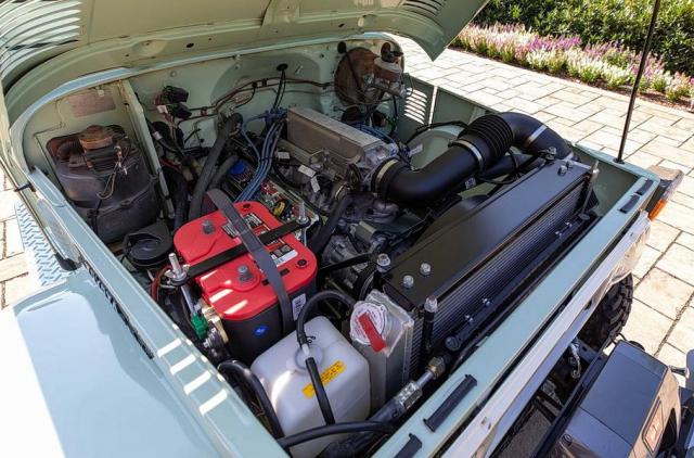 Продава се 47-годишна Toyota Land Cruiser с 5.7-литров V8 под капака
