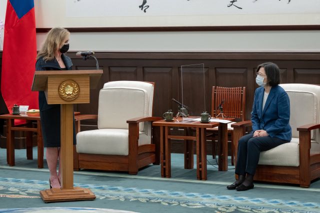 Тайванската президентка: Русия и Китай са заплаха за световния ред 