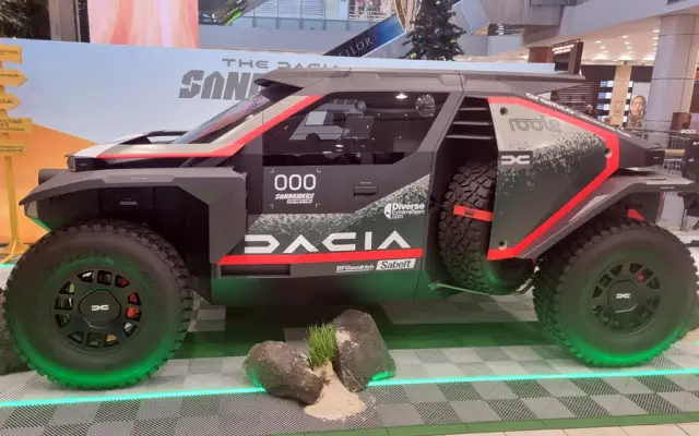 Човекът, управляващ най-бързата Dacia, дойде в България