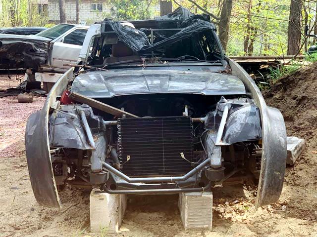 Откриха загадъчен автомобил в гора край Киев