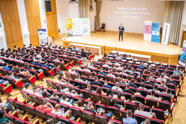  “Future Makers ” – трима гимназисти проведоха най-големия училищен предприемачески конгрес в България 