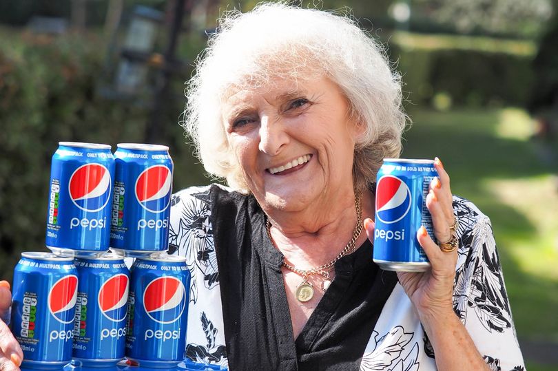 Британка пила пепси в продължение на 64 години и... (СНИМКИ)