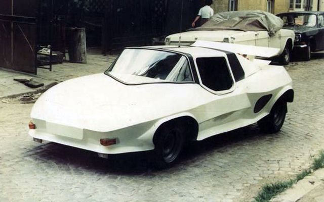  Да си спомним за една неповторима българска спортна кола, за която младите даже не са чували 