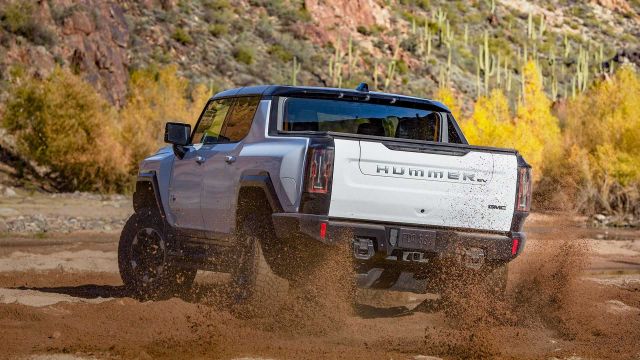 Над 12 хиляди лева струват стоповете на електрическия Hummer 