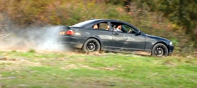  Арестуваха британец, изхвърлил BMW в река (ВИДЕО) 