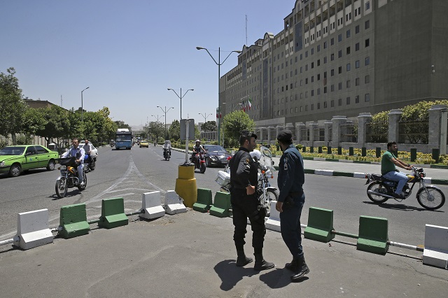 Техеран под охрана и отбрана (СНИМКИ)