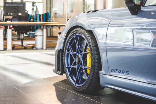 Най-мощното Porsche Cayman пристигна в България
