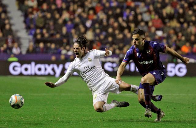 Реал Мадрид се издъни, "кралете" поставени на колене във Валенсия (ВИДЕО)