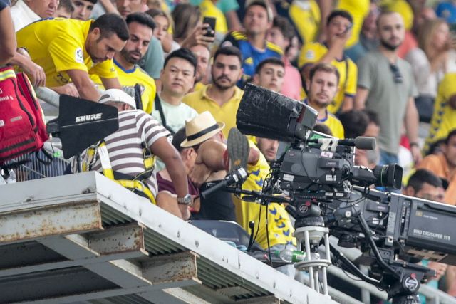  Барселона разгроми Кадис, зрител получи сърдечен удар
