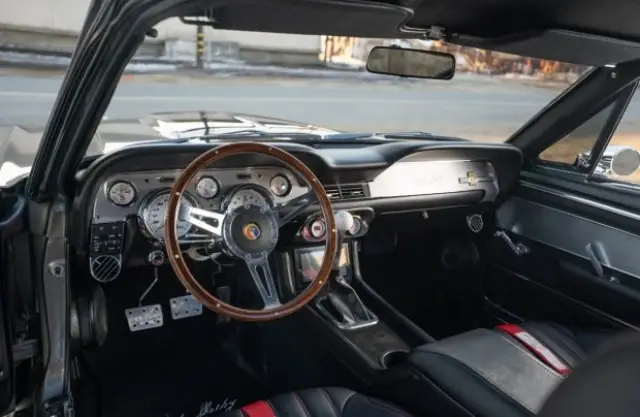 Продава се уникален Ford Mustang