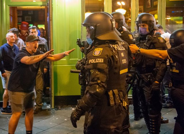 С водно оръдие полицията в Германия сложила край на екшъна след мача от Лига Европа