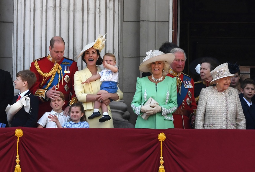 Внушителен военен парад за рождения ден на Елизабет II