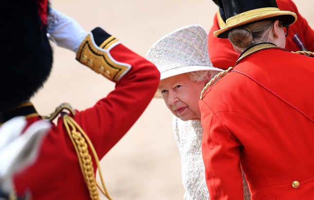 Внушителен военен парад за рождения ден на Елизабет II