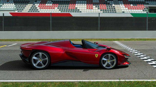 Ferrari Daytona – класически дизайн, най-мощният V12 и най-аеродинамичното купе
