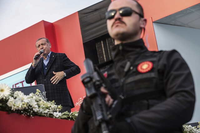 Турските власти са закрили близо 150 медии след опита за преврат